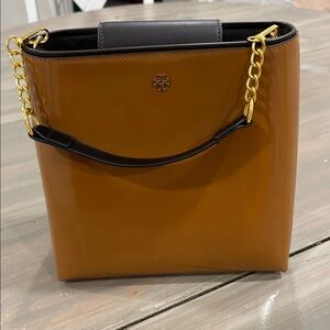 Tory Burch Brown patent Leather Emerson small bucket bag